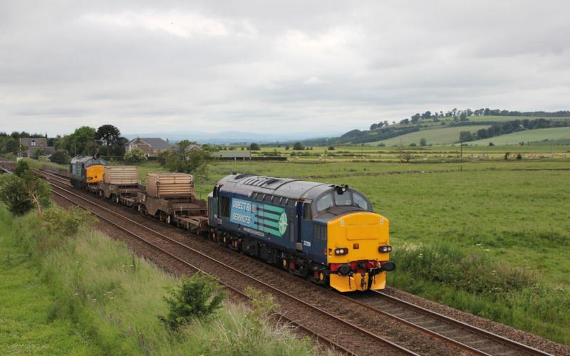 Photo of  37259 & 610 pass Forteviot with 6S99 for Georgemas Jct