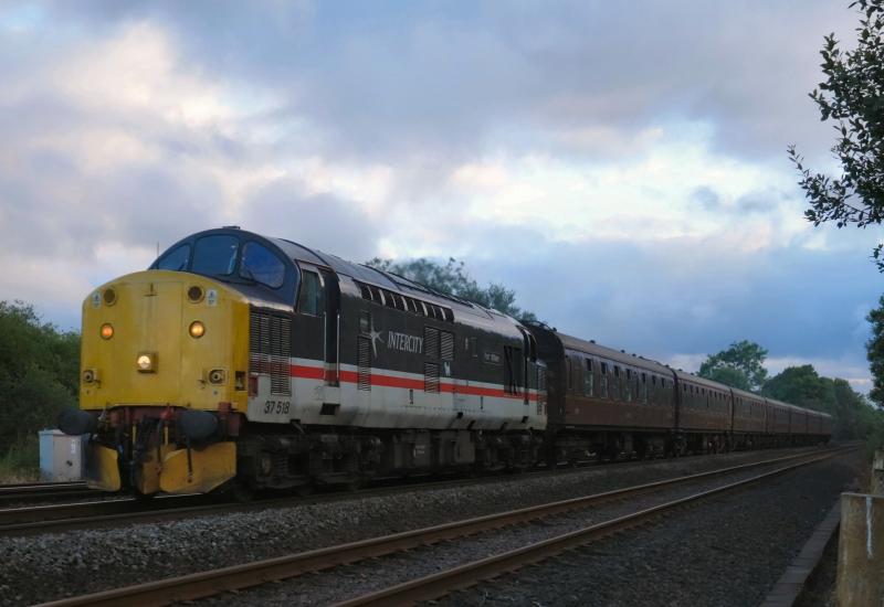 Photo of 37518 passes Greenhill Upper with 5Z46 for Craigentinny.