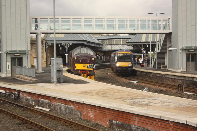 Photo of 37685 in p2 at perth during 1H82 run round. 