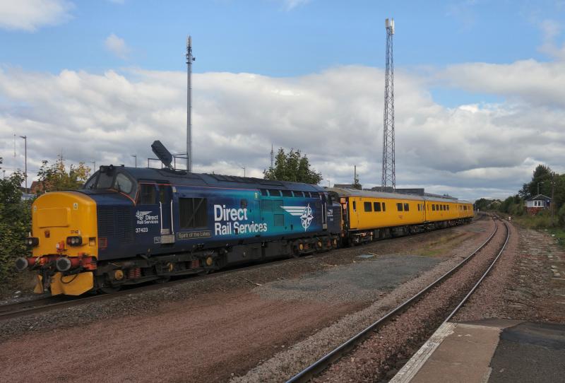 Photo of 37423 propels 1Q69 Mossend - Mossend through Larbert