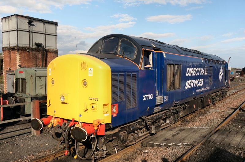 Photo of 37703 at Bo'ness