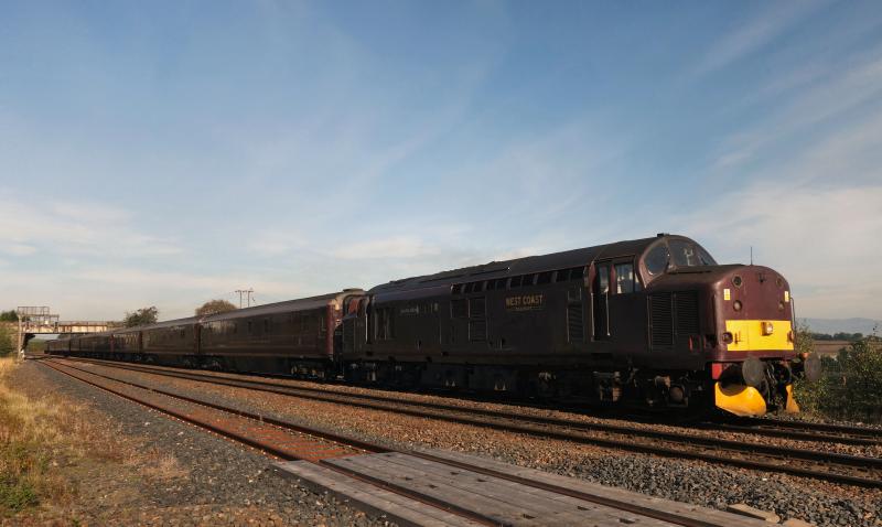 Photo of 37516 passes Bo'ness Jct. with 1H88 for Edinburgh