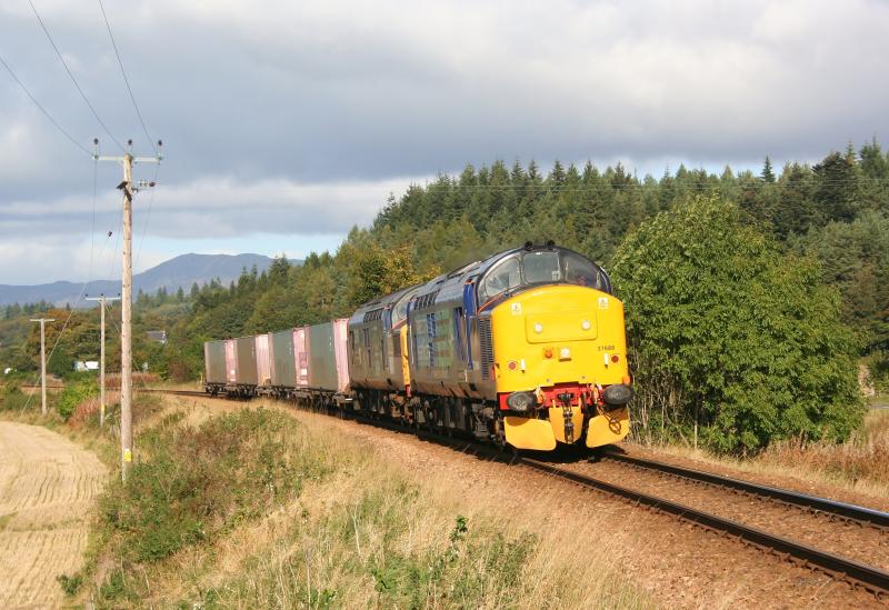 Photo of 37688 37087 4Z50 Inverness to Coatbridge October 2009