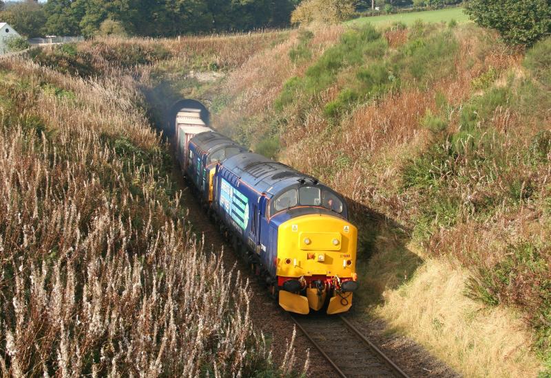 Photo of 37688 and 37087 4Z50 Inverness to Coatbridge October 2009