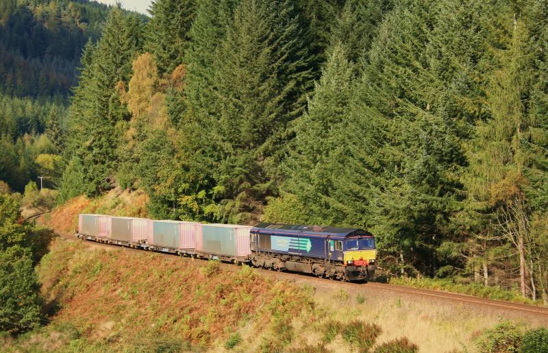 Photo of 66429 4Z50 Inverness to Coatbridge Dunkeld October 2009