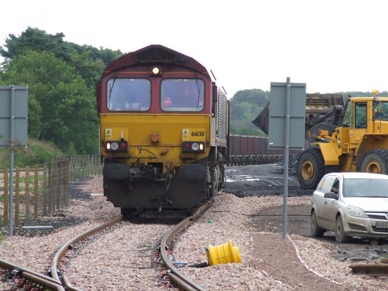 Photo of 66138 in coal loading loop at Earlseat