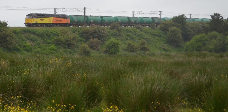 Photo of 06-21 Standing in for a Class 66 47739 brings 6R46 Grangemouth to Prestwick over the Garnock Floods between Kilwinning and Irvine.JPG