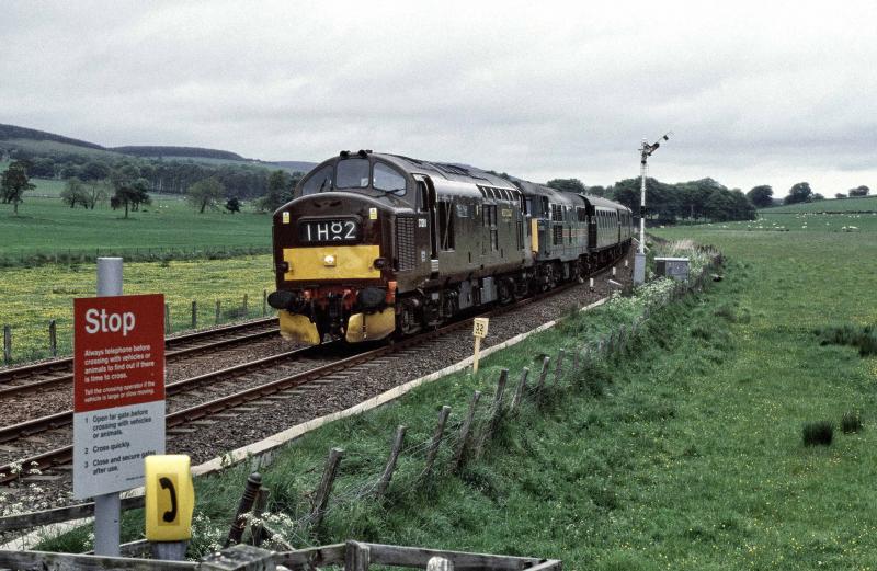 Photo of 37261+31602 ROYAL SCOTSMAN  KENNETHMONT 11.6.05.jpg