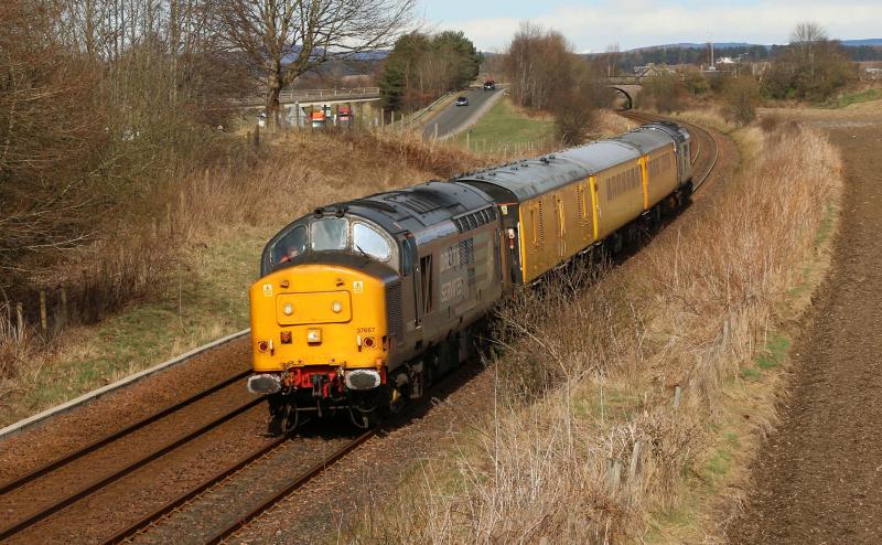 Photo of  37667 leading 1Q75 Inverness - Mossend