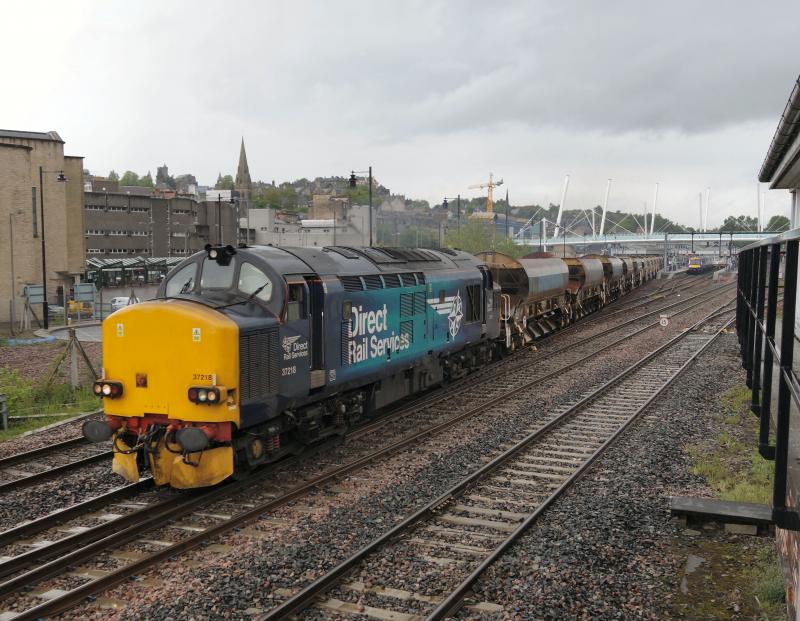 Photo of 37218 passes Stirling Middle with 6K41 for Millerhill. 27.5.15