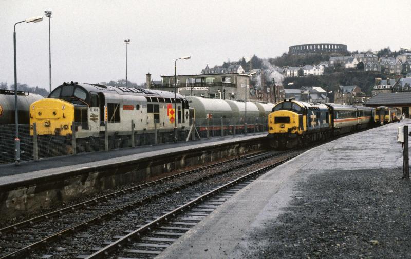 Photo of 37424 WHL SLEEPER AT OBAN AND 37403 ON FUELS UNKNOWN DATE.jpg