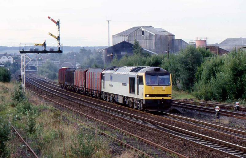 Photo of 60088 at Larbert with empty OTAs for Perth.jpg