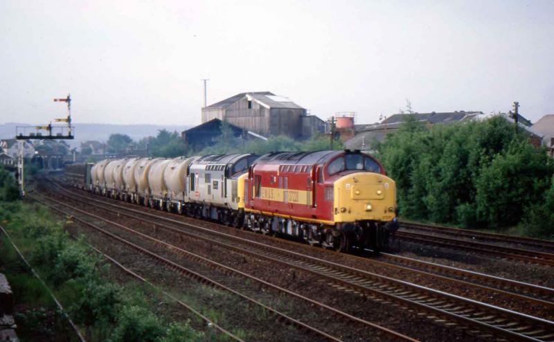 Photo of 37220 leads 37799 north through larbert on 2 June 1999 on the Doncaster-Aberdeen.jpg