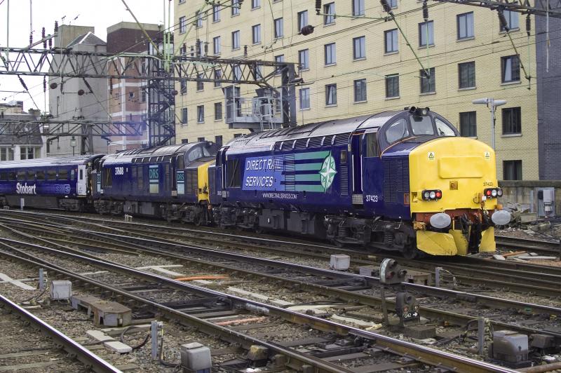 Photo of 37423 and 608