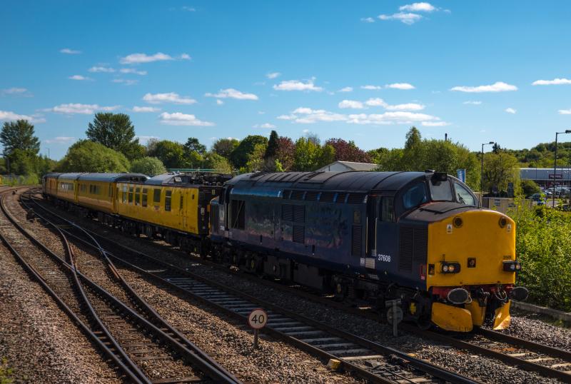 Photo of 37608 & 602 pass Stirling Middle with 1Z01 for Inverness