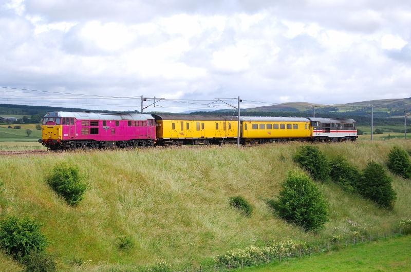 Photo of Pink 31601 & InterCity 31454