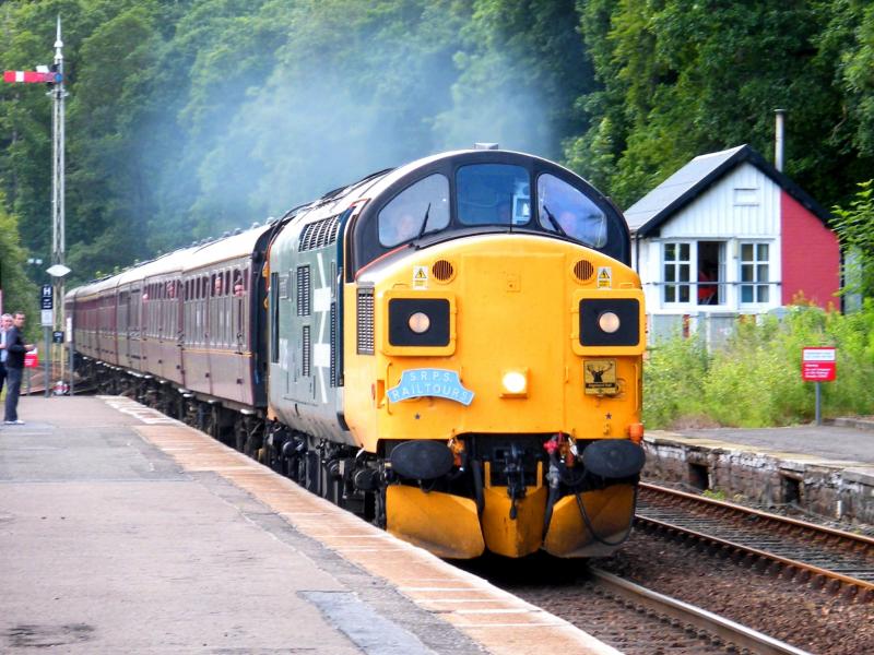 Photo of 37025 @ Dunkeld & Birnham  -  16 July 2016