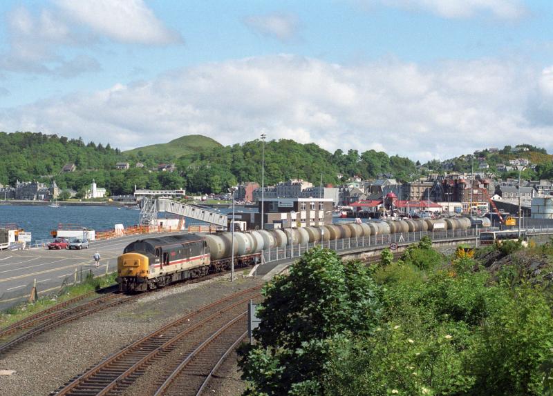 Photo of 37409 on Oban Pier