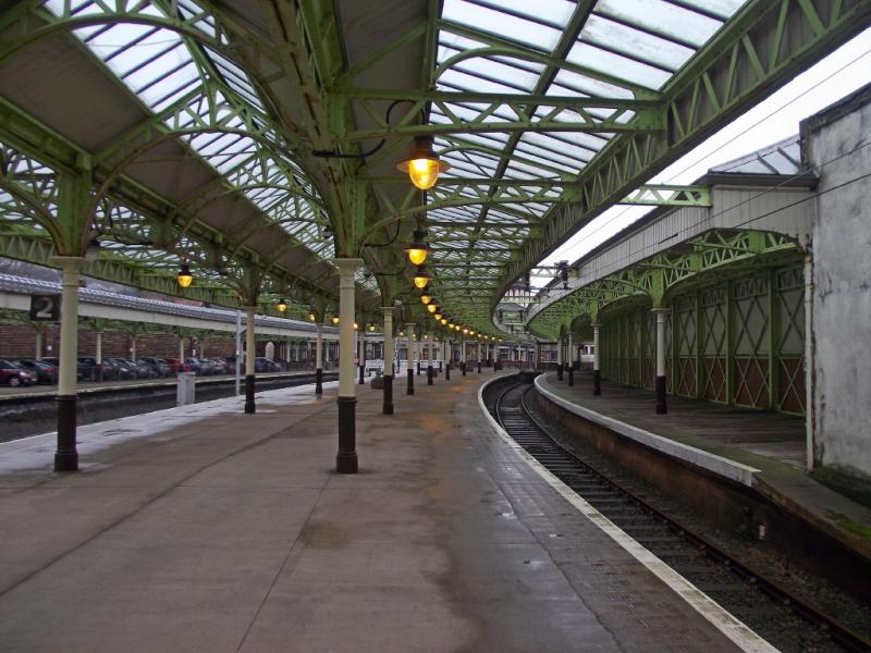 Photo of Wemyss Bay station platforms.