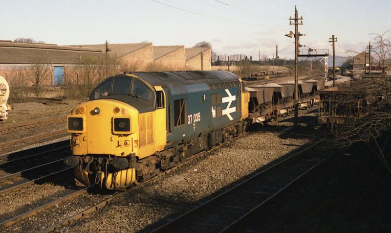 Photo of 37035 at Larbert.