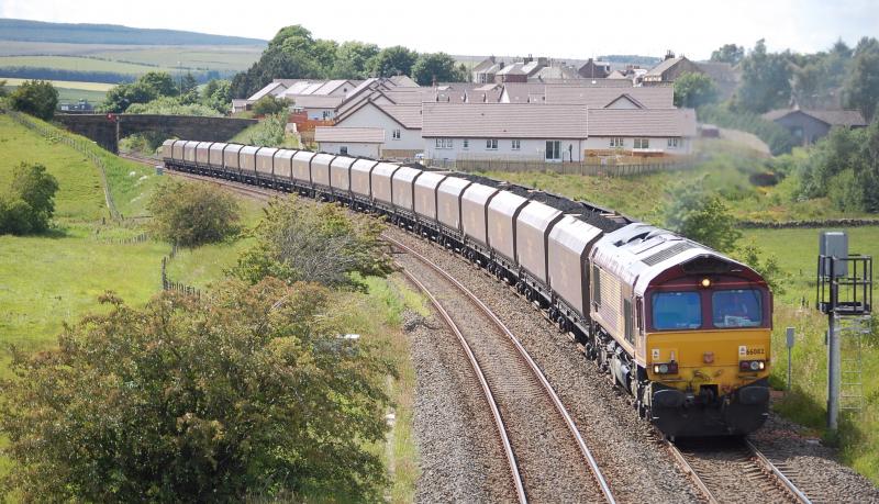 Photo of 6E68 departing New Cumnock