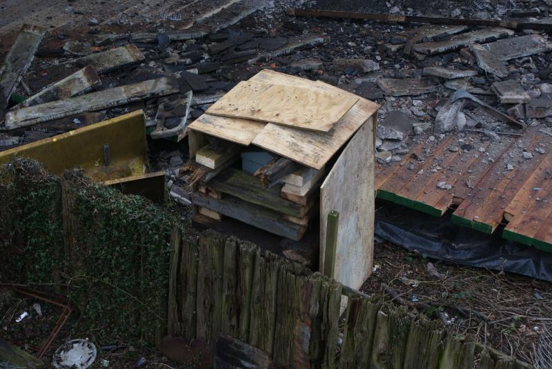 Photo of Now that's a well protected signalling cabnet at Kerse Road