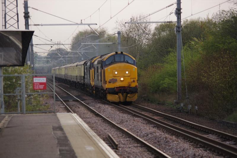 Photo of 37409 and 402 Easter Highlander 19/04/19