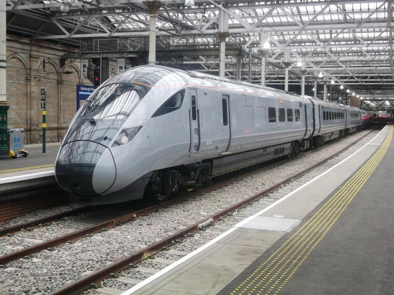 Photo of 802203 at Edinburgh Waverley