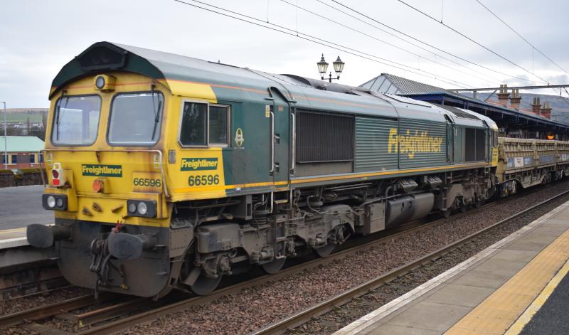 Photo of 66596 on rear of 6K45 at Dumbarton Central