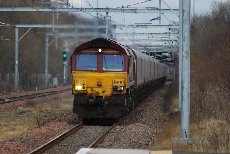 Photo of 66004 Storms through Cardonald Station