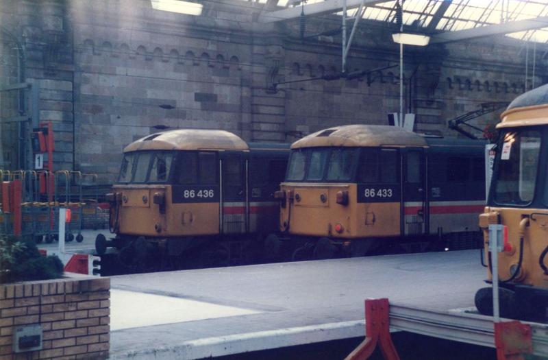 Photo of Class 86's resting at Glasgow Central