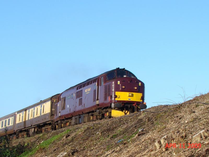 Photo of 37676 on 1Z18 attacks the bank after Craigendoran Junction