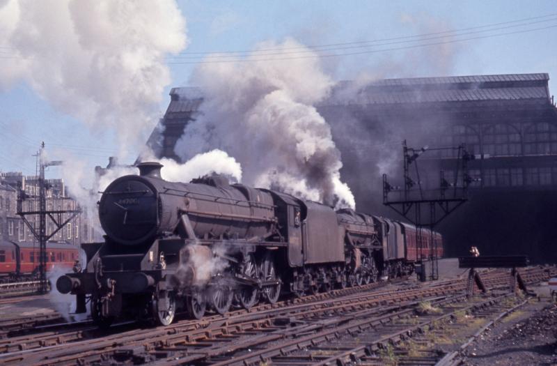 Photo of Black 5s leaving Princes Street Station