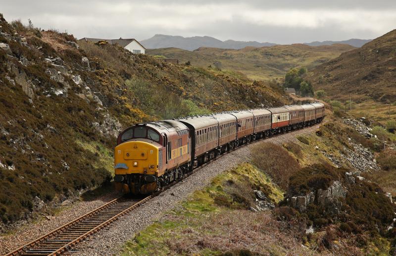 Photo of 37401/670 approach Mallaig