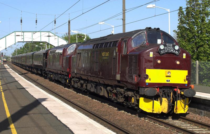 Photo of Royal Scotsman charter passing Longniddry station