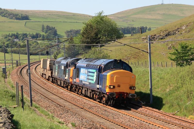 Photo of 37610 + 37605 on 6M22