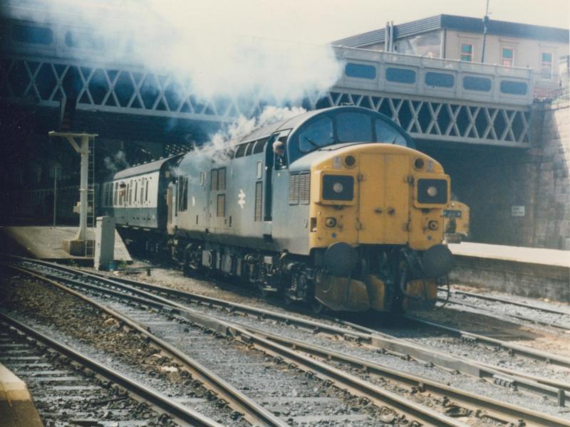 Photo of 37037 powers away from Queen St