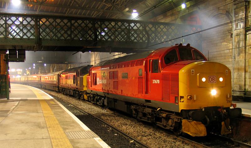 Photo of 37670+37401 Waverley