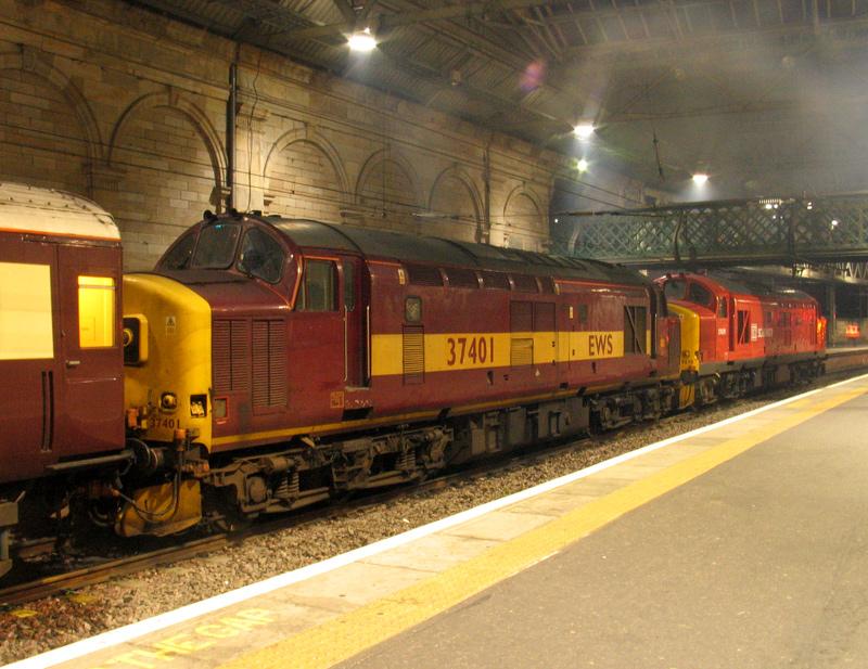 Photo of 37670+37401 Waverley 2