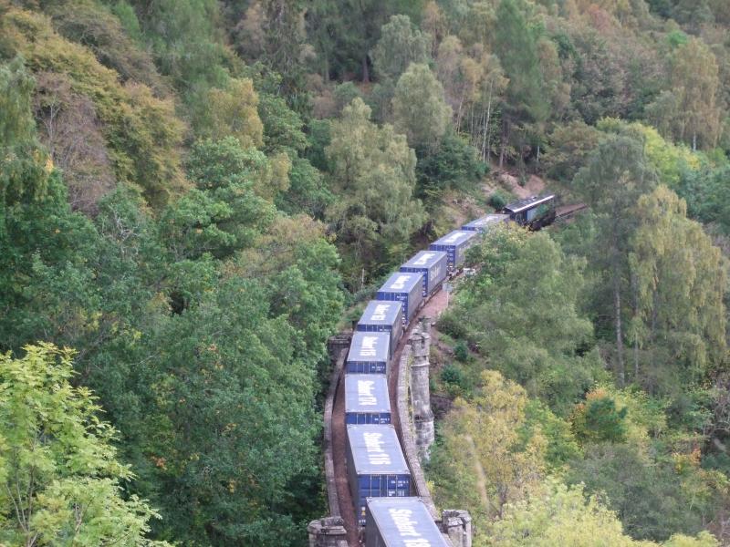 Photo of 4N47 on the Killiecrankie viaduct