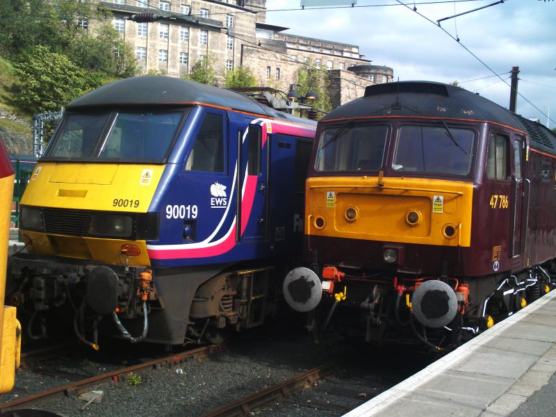 Photo of class 90 along side a class 47