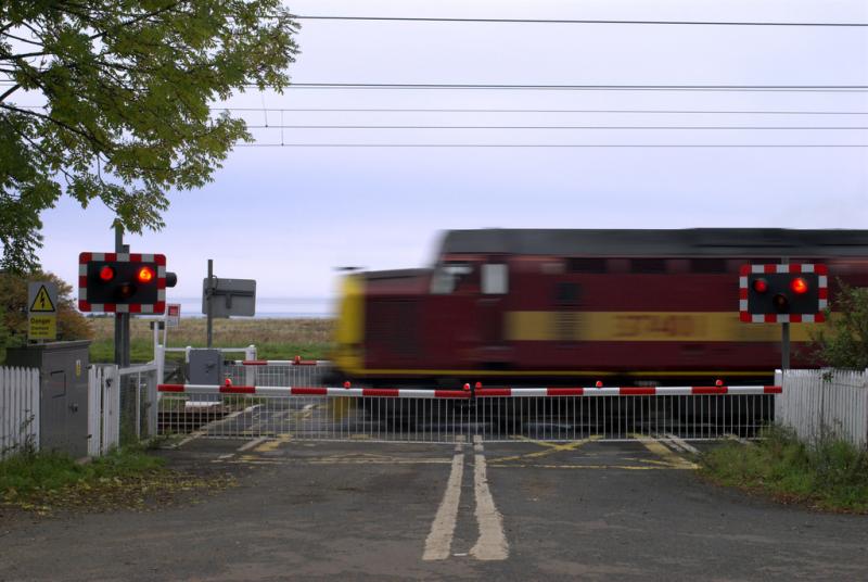 Photo of 37401 at St Germains Crossing, Nr. Longniddry