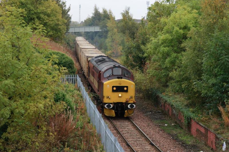 Photo of 37401 passing the site of Easter Road Stn.