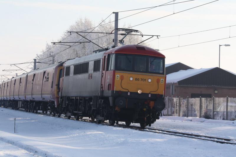 Photo of 86701 Mail past Carstairs