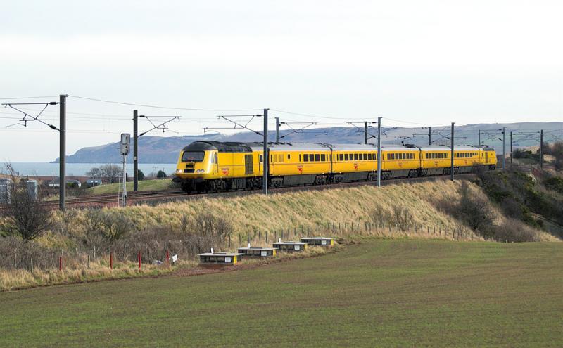 Photo of NMT HST approaching Innerwick