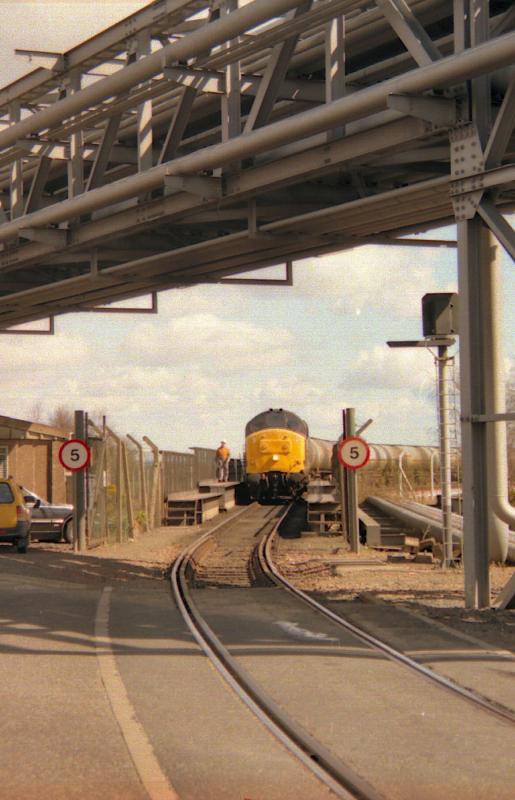 Photo of 37893 at the BP terminal with the Last Bishopbriggs.jpg