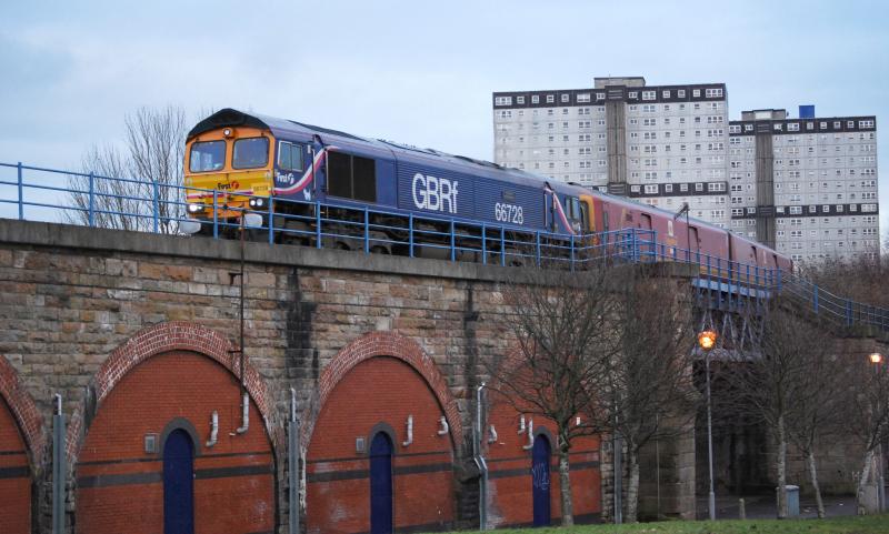 Photo of 66728 & 325002 Returning from The Bill