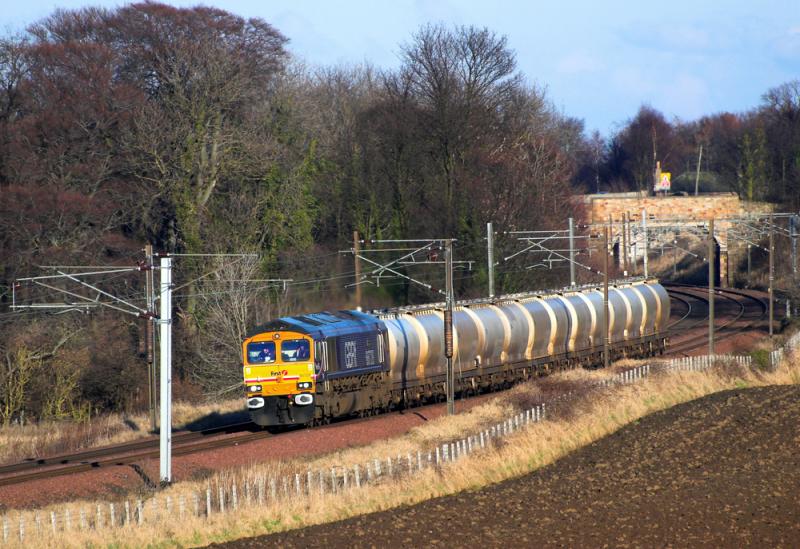 Photo of 66728 with 6S44