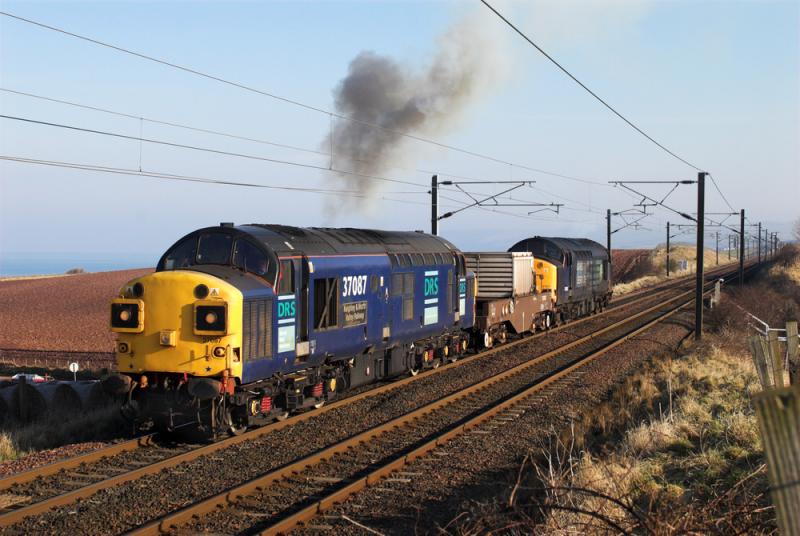 Photo of 37087 and 37603 with 6M50