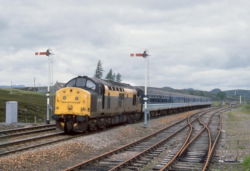 Photo of 37175 at Dalwhinnie